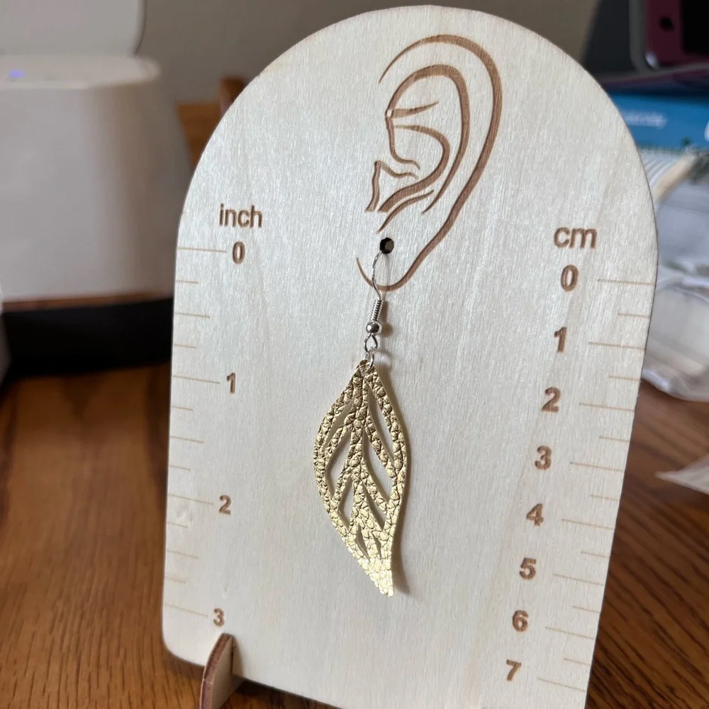 Elegant Gold Leaf Earrings - Picture 3 of 3